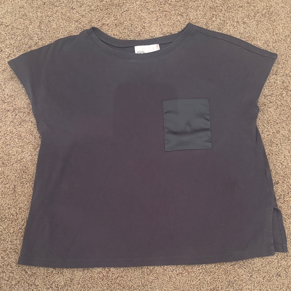 EUC Women's Short Sleeve Boxy Tee with Satin Pocket